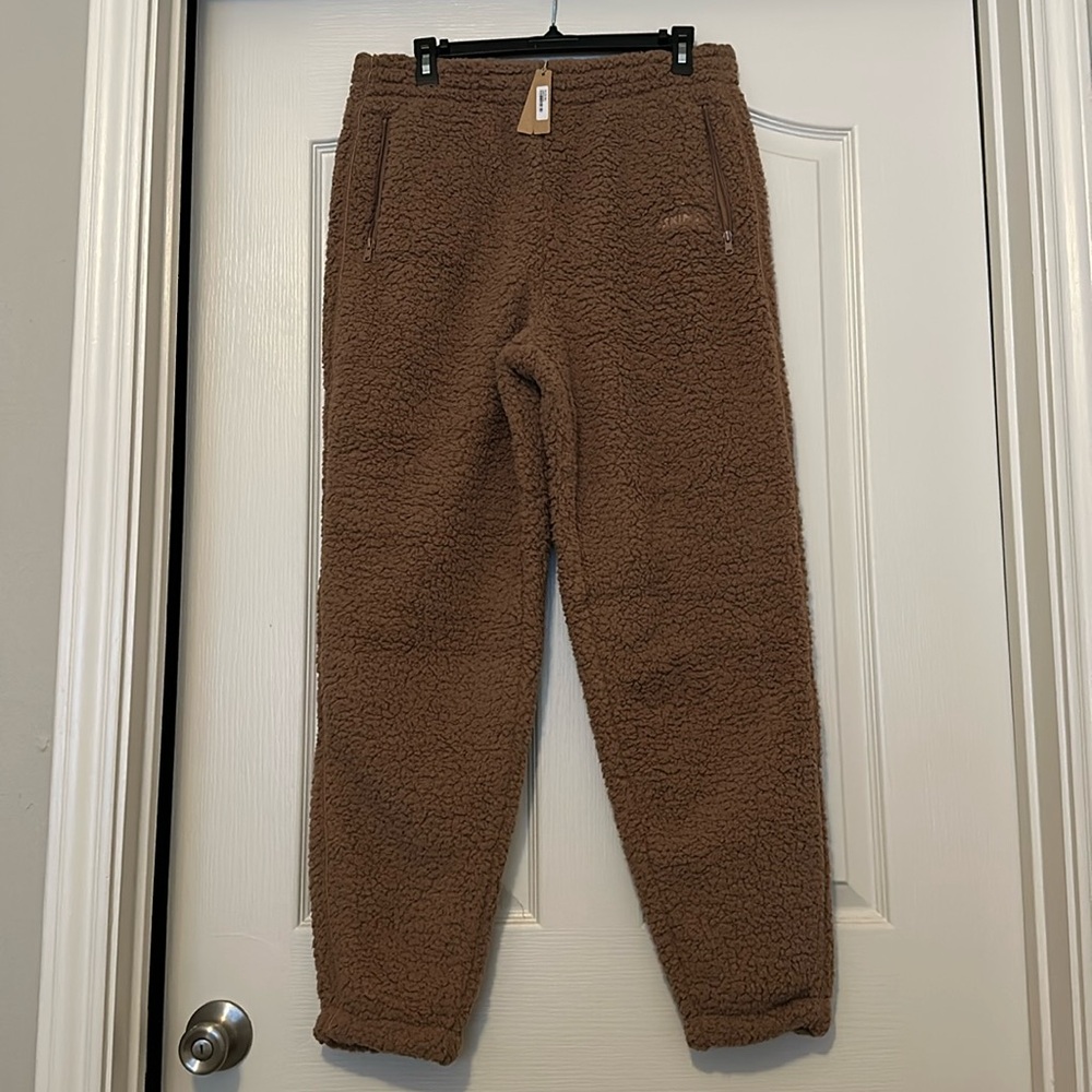 SKIMS NWT Teddy lounge joggers, sz M